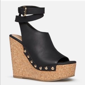 Beautiful Wedges. Never Worn. In original boxing!